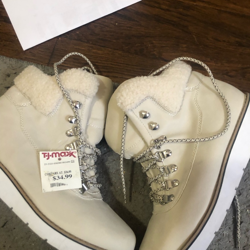 Short  lace up boots